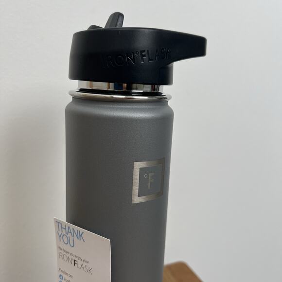 NEW - IRON °FLASK 22oz Camping & Hiking Hydration Flask Stainless Steel Gray - Picture 2 of 8